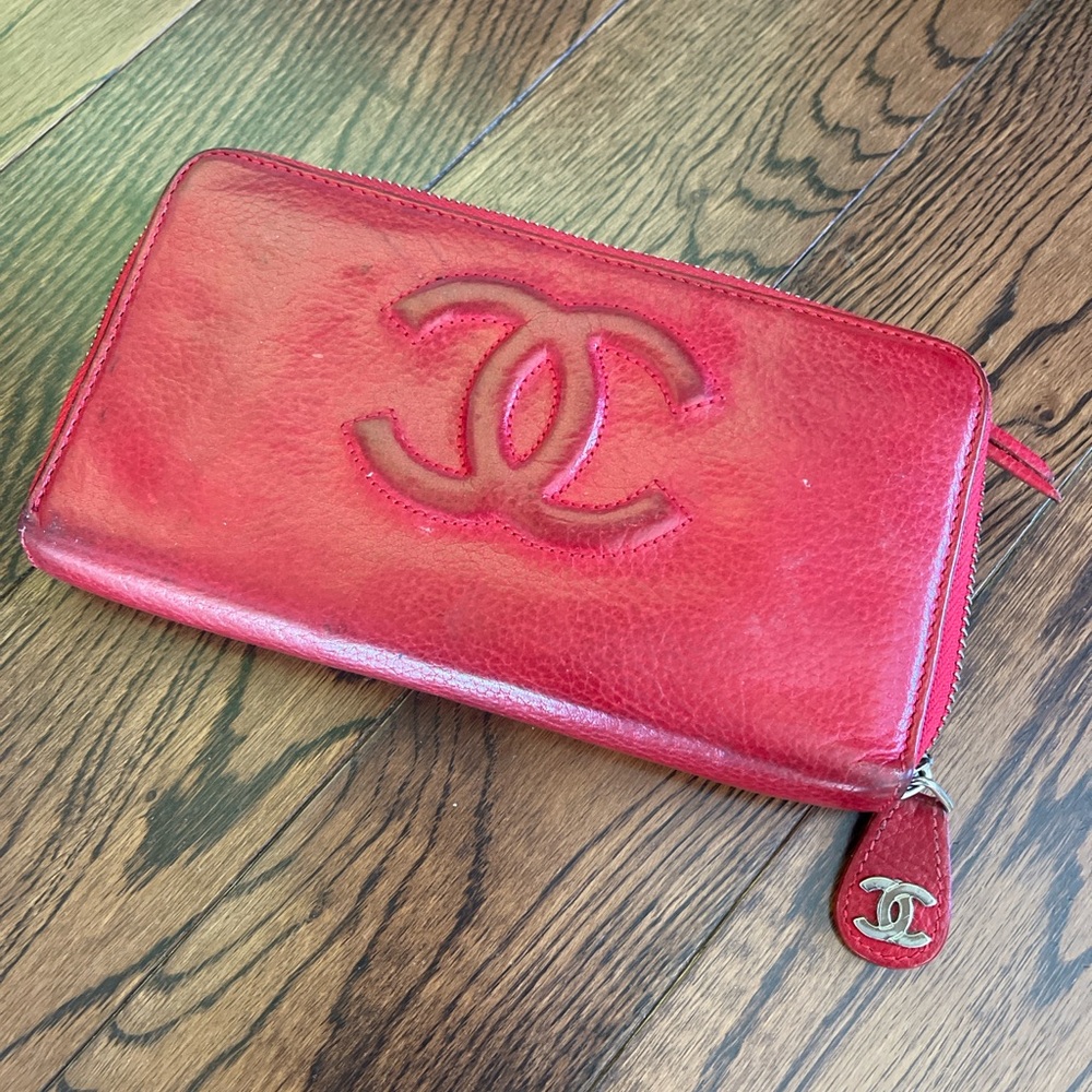 Chanel Red Wallet with Iconic Logo and Zipper